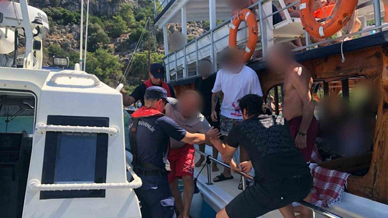 Boğulma tehlikesi yaşayan bir kişi Sahil Güvenlik tarafından denizden tahliye edildi