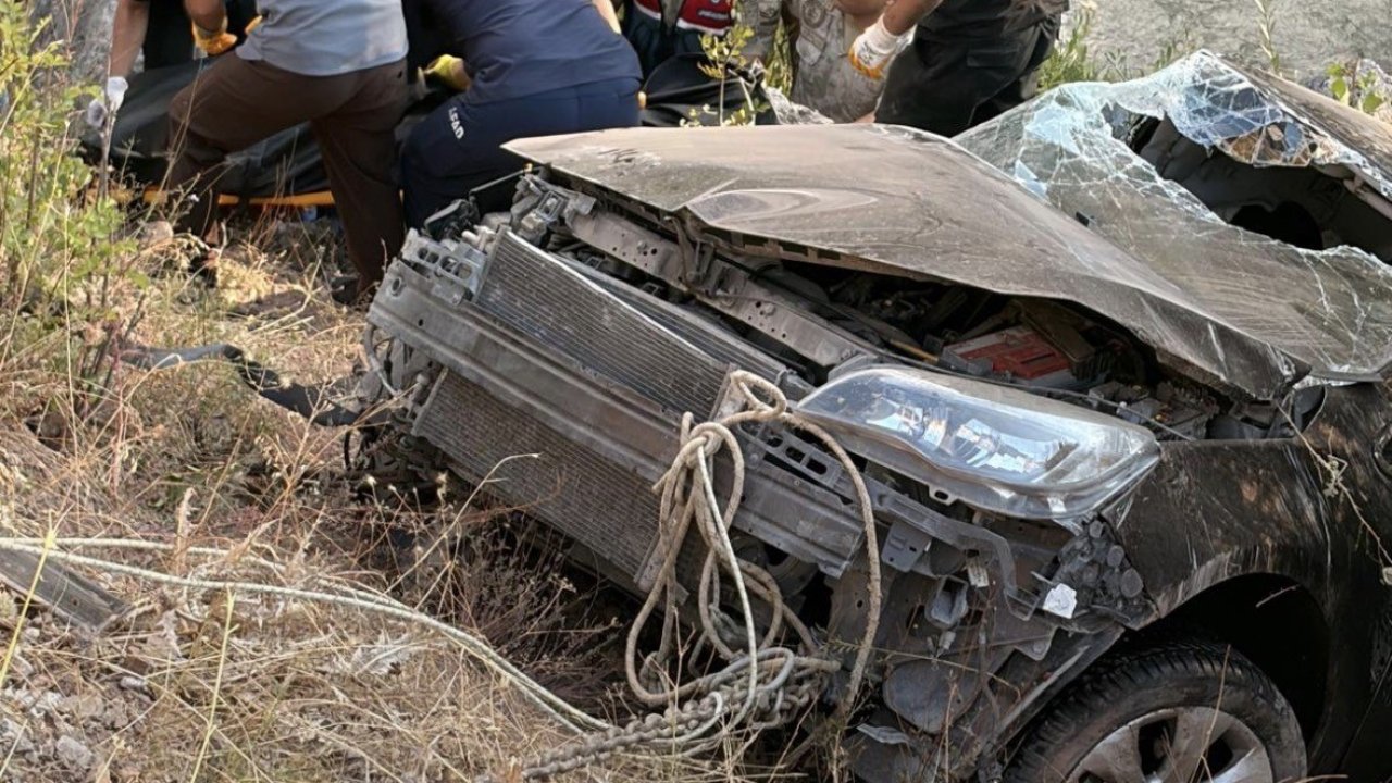 Bingöl’de araç dereye uçtu: 1 ölü, 4 yaralı