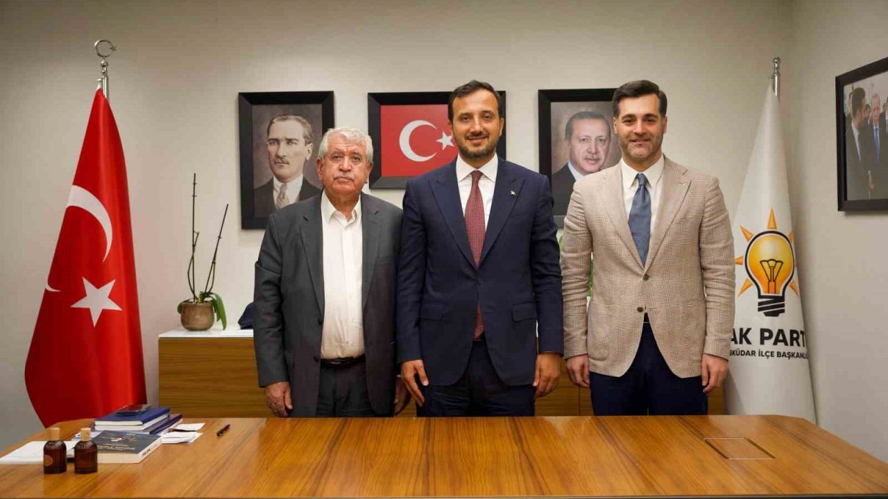 Üsküdar’da 4 CHP’li meclis üyesi AK Parti’ye katıldı