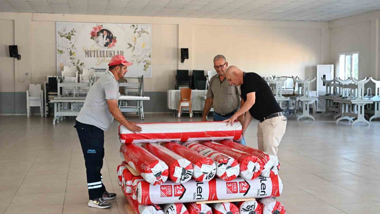 Manisa’da çilek üreticilerine büyükşehirden naylon desteği