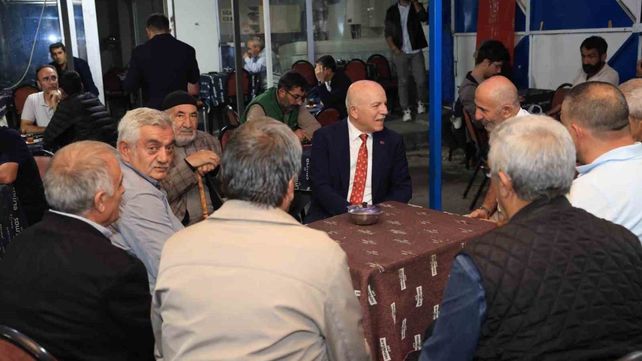 Başkan Sekmen çalışmaları yerinde inceledi, vatandaşla çay içip sohbet etti