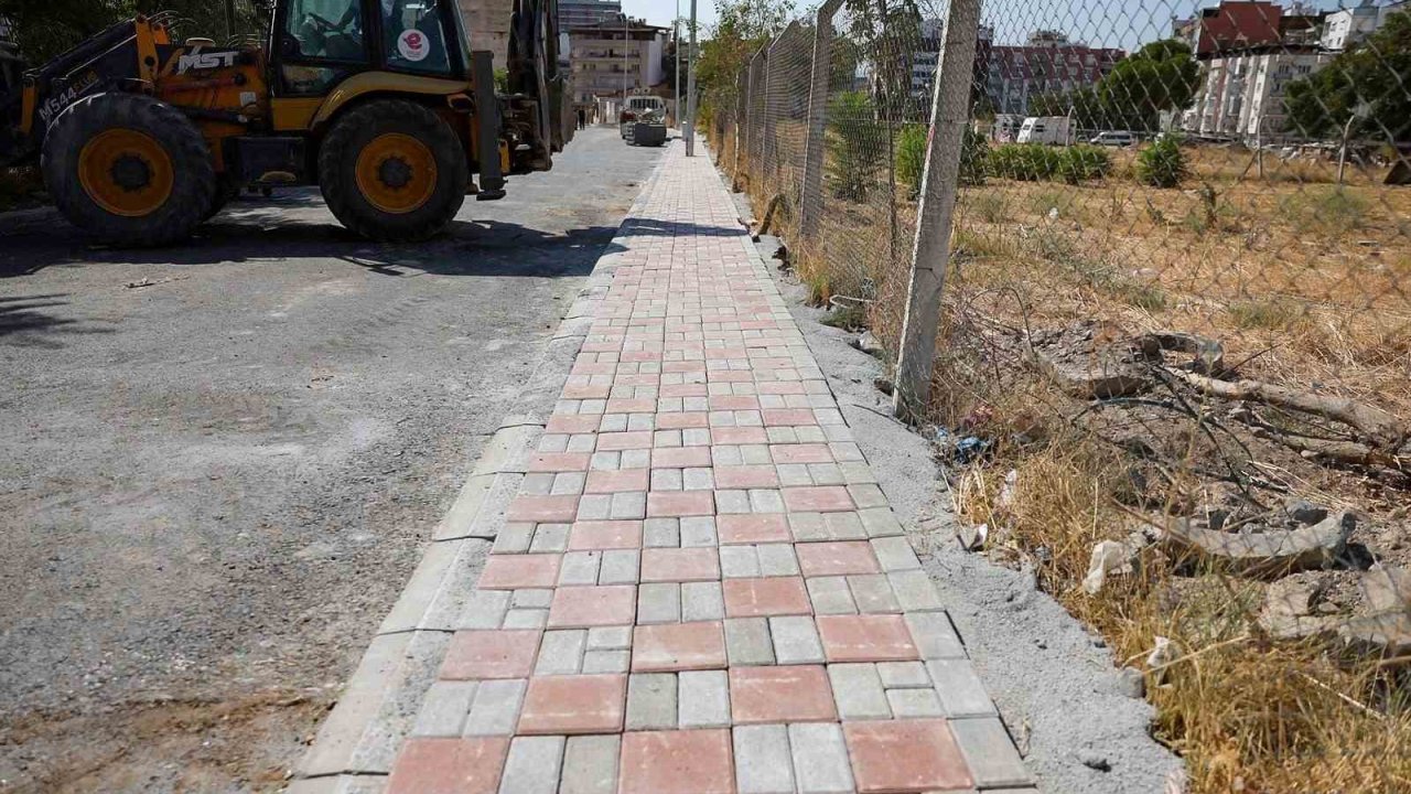 Efeler’de asfaltlama çalışmaları devam ediyor
