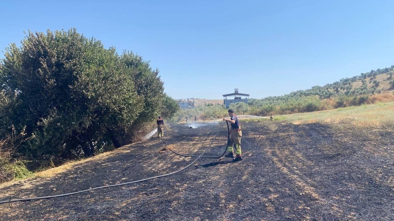 Antakya’da otluk alan yangını kontrol altına alındı