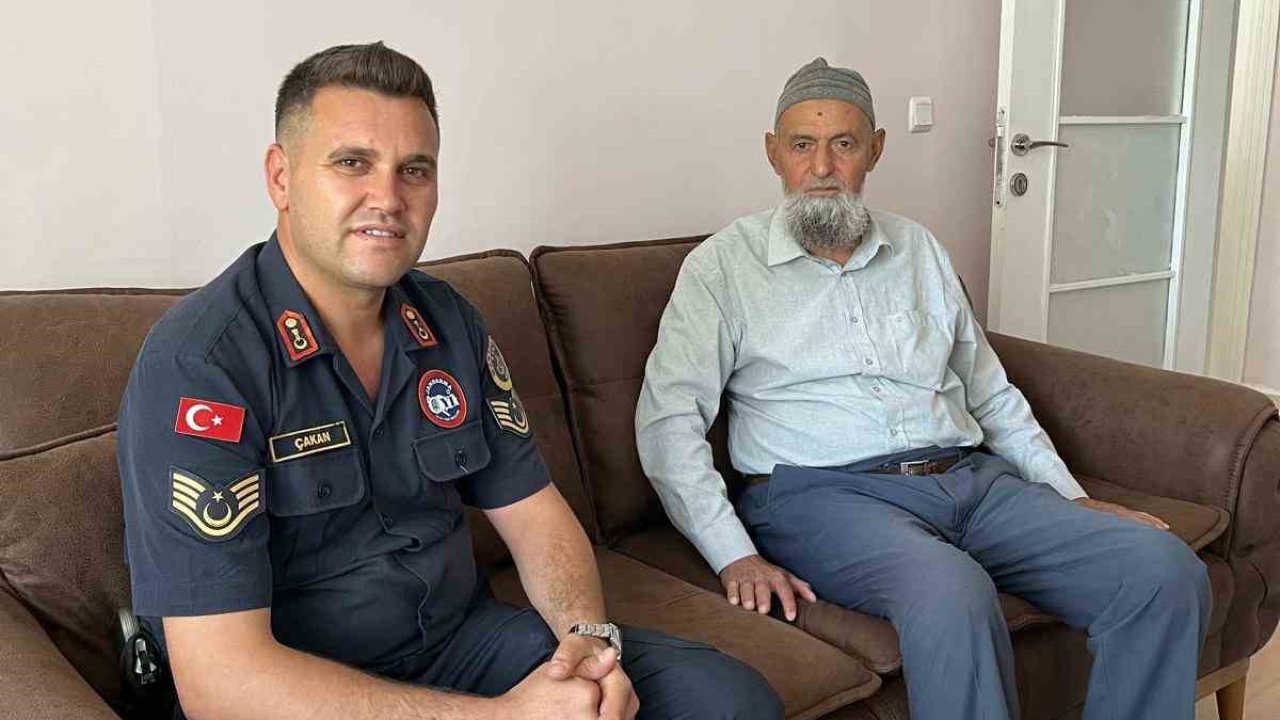 Şehit babasına vefa ziyareti