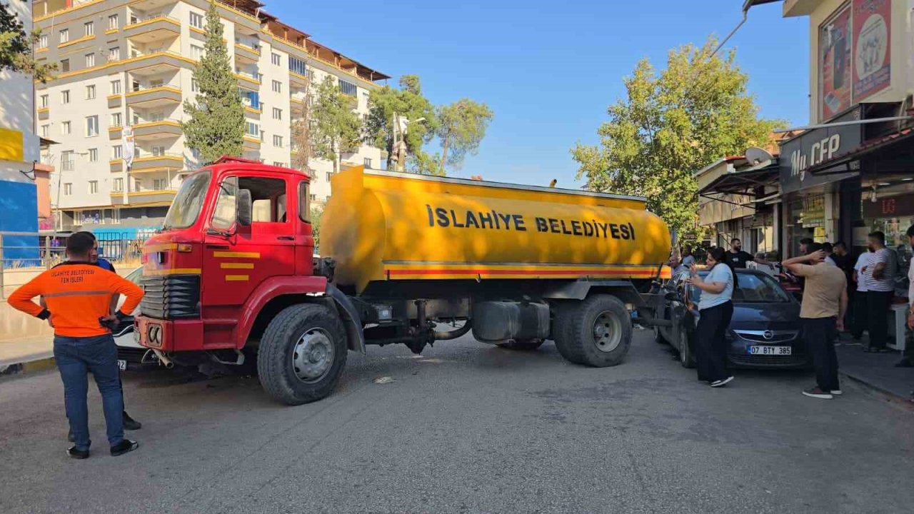 Gaziantep’te el freni çekilmeyen su tankeri 3 araca çarptı: Facianın eşiğinden dönüldü
