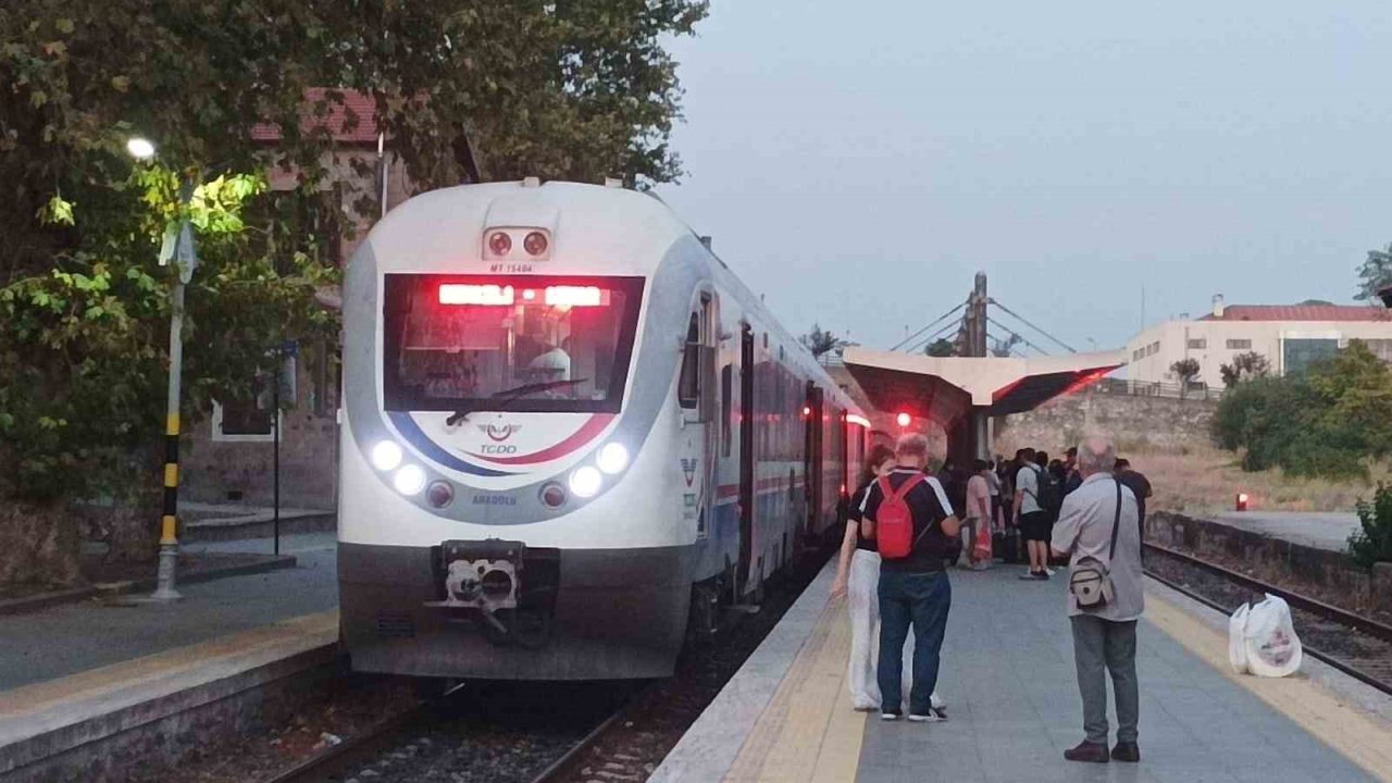 Denizli-İzmir treni arıza yaptı