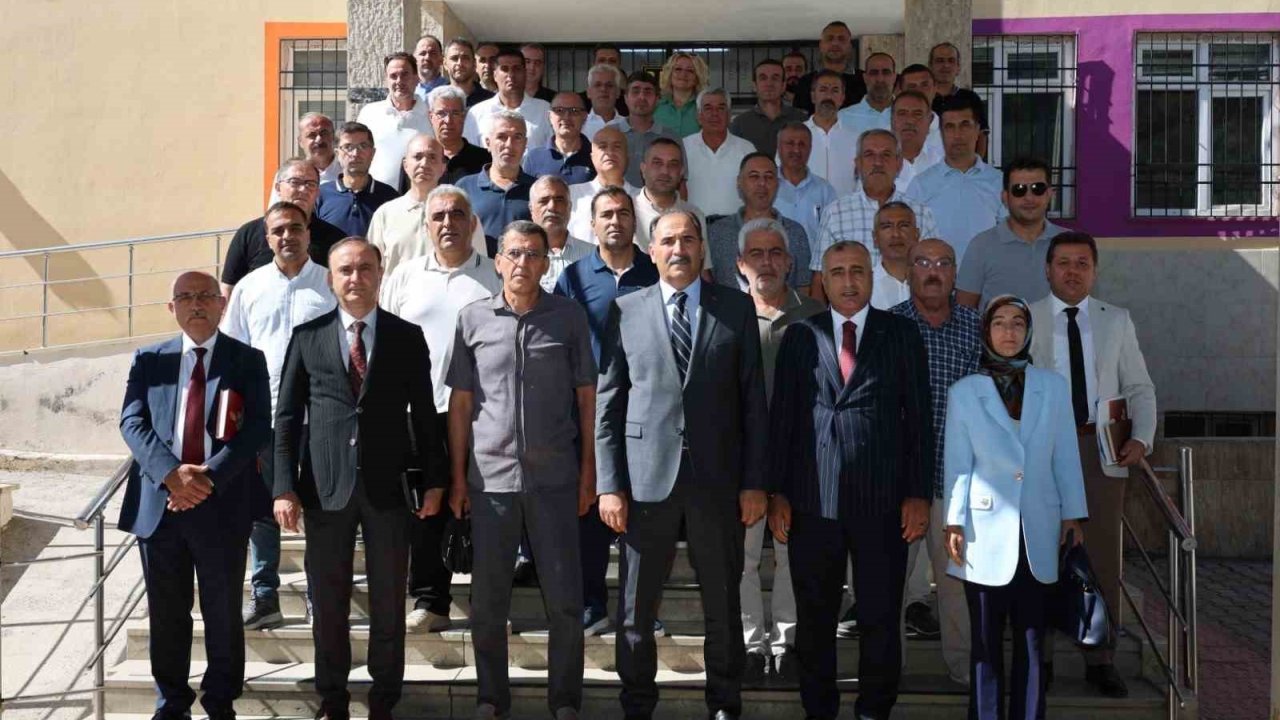 Milli Eğitim Müdürü Gün, ortaokul müdürleriyle  bir araya geldi