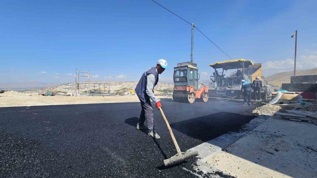 Battalgazi’de kırsal ve merkez mahallelerde asfalt çalışmaları sürüyor