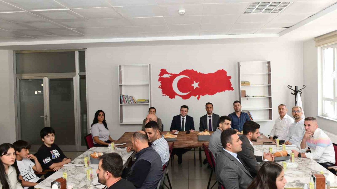 Çatak’ta dereceye giren öğrenciler ödüllendirildi