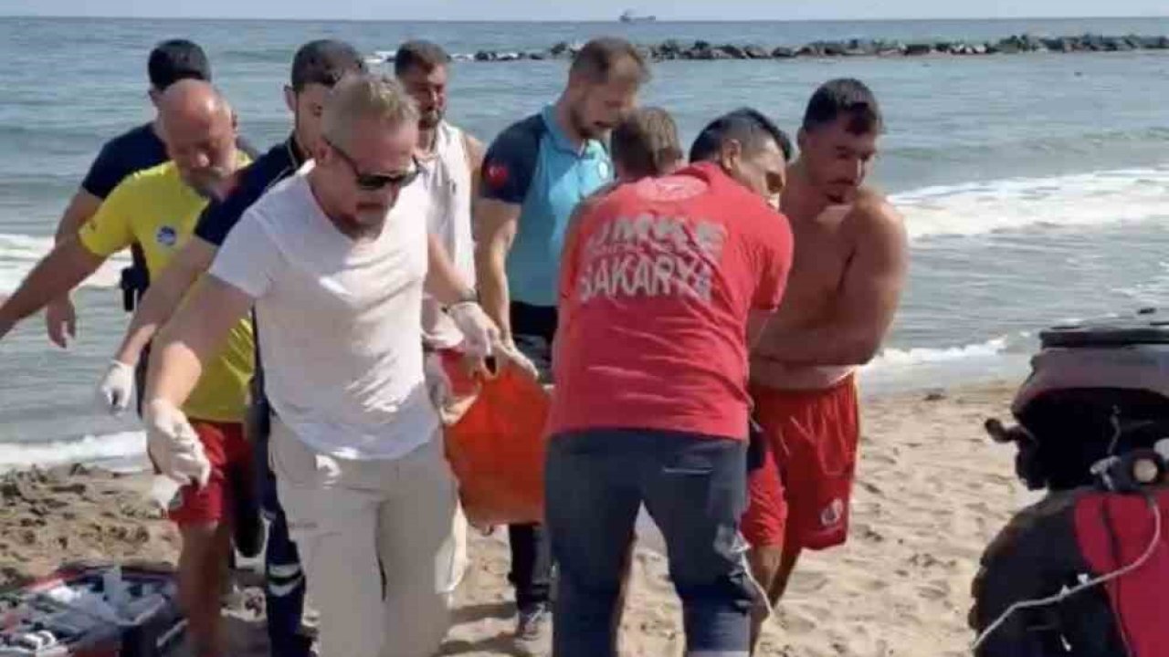 Denizde hareketsiz bulunan vatandaş için dakikalarca kalp masajı yapıldı