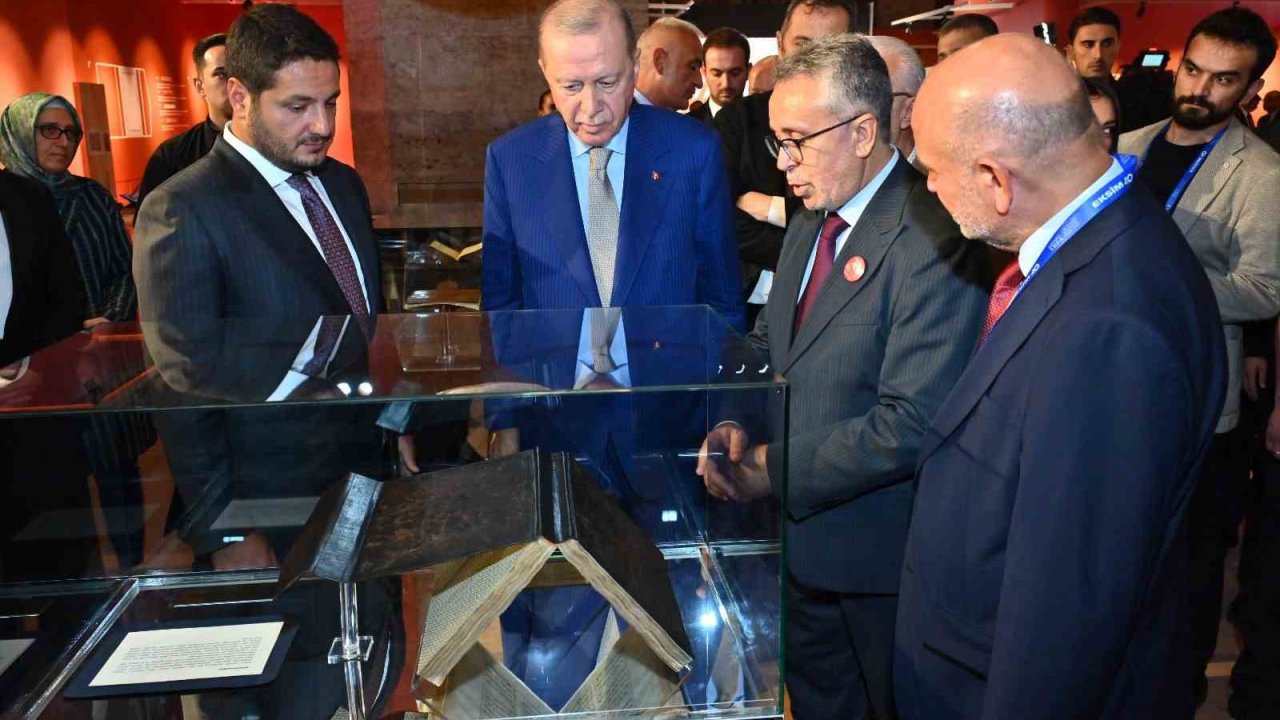 "Kitaba Vefa" sergisi Cumhurbaşkanı Recep Tayyip Erdoğan tarafından açıldı