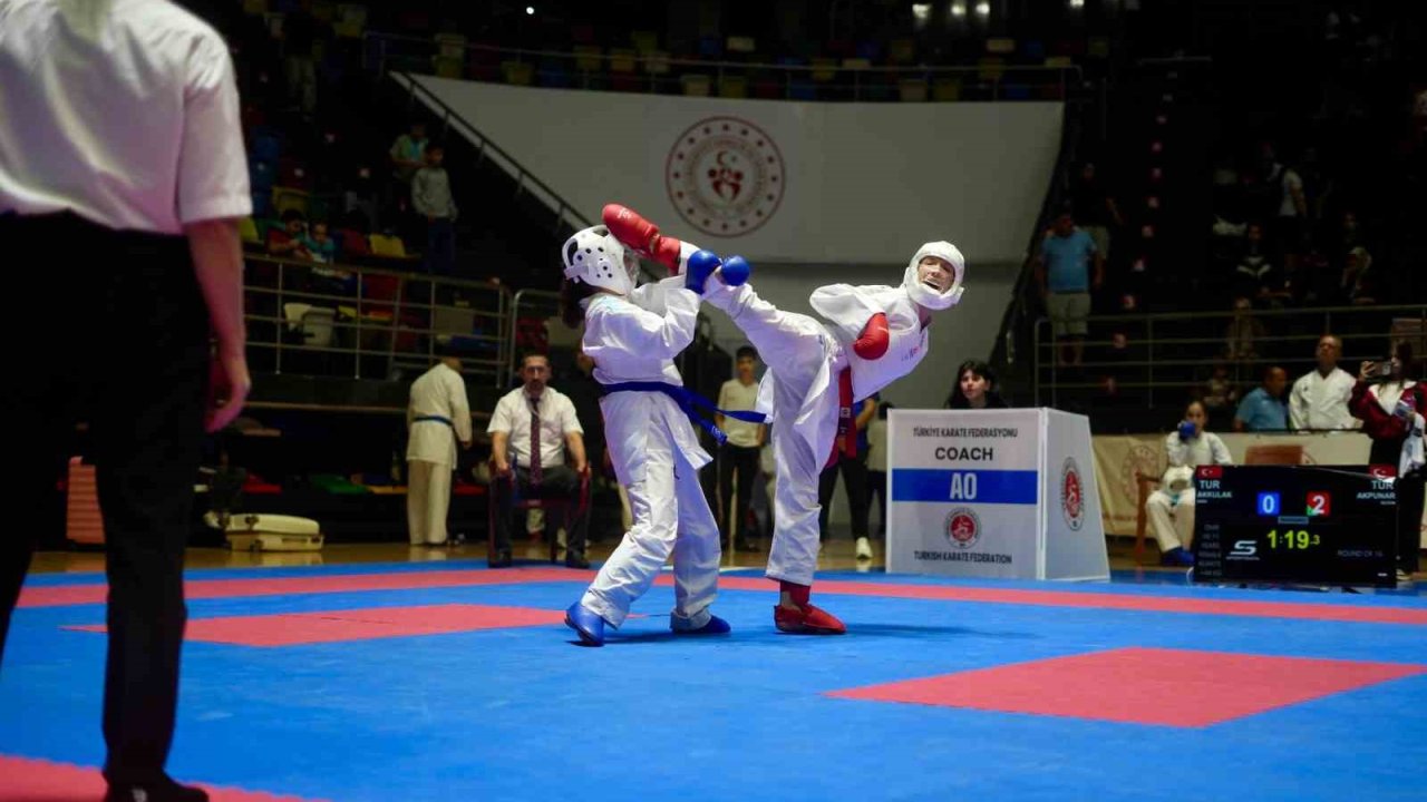 Samsun’da Karadeniz ve Hazar Ülkeleri Karate Şampiyonası başladı