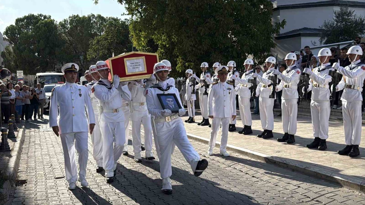 Yargıtay Onursal Daire Başkanı Tokat askeri törenle son yolculuğuna uğurlandı