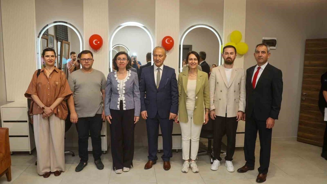 Uşak’ta Halk Kadın Kuaförü hizmete açıldı
