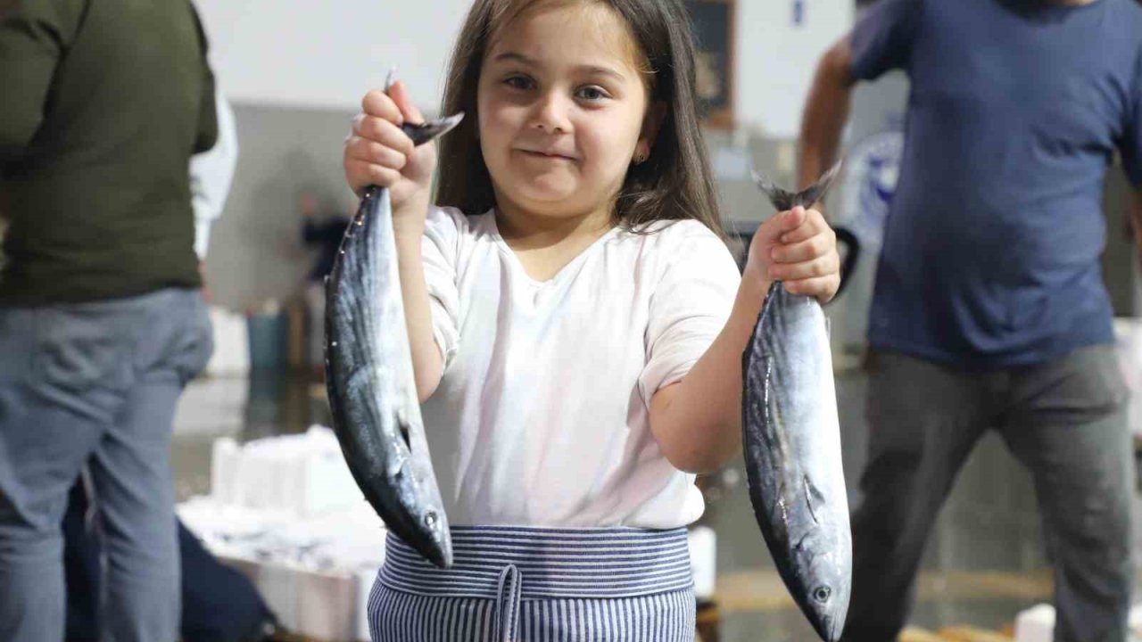 Karadeniz’de çifte bereket: Hem palamut hem hamsi bolluğu