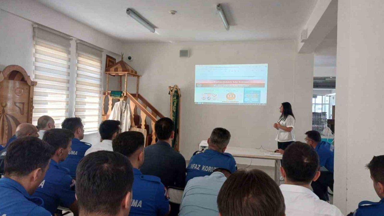 Cezaevi personeline kadına yönelik şiddetle mücadele anlatıldı