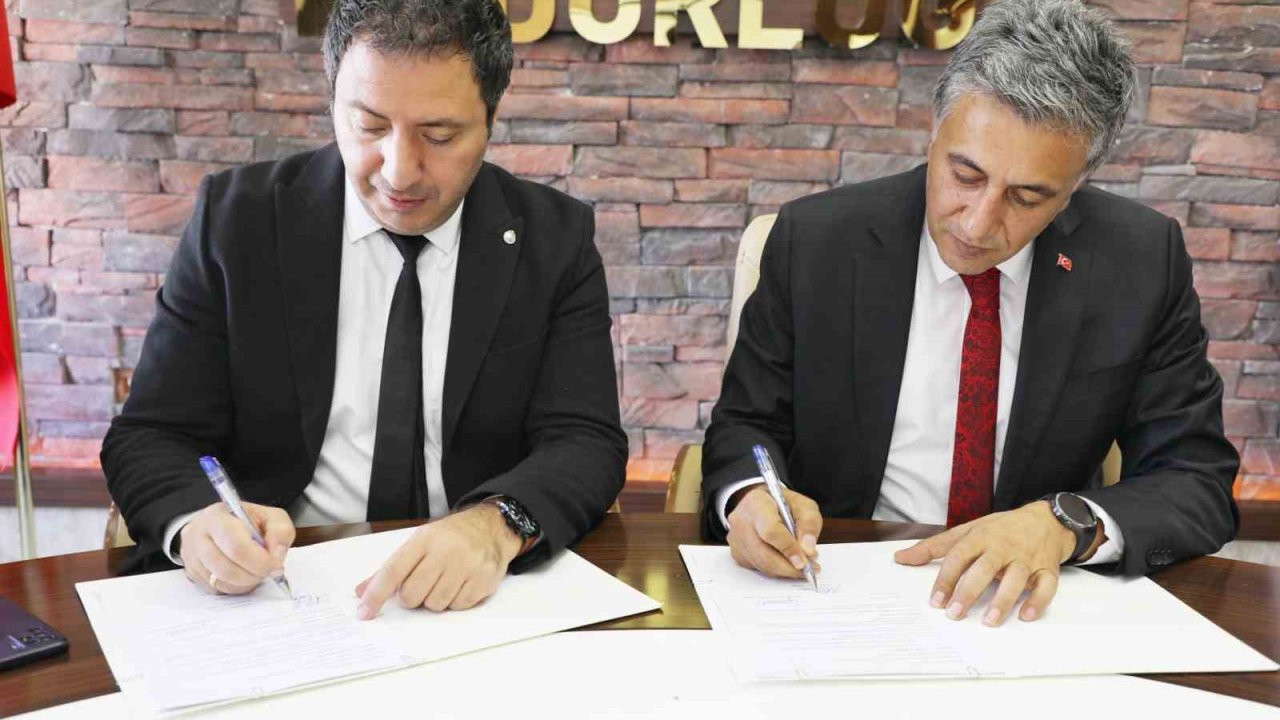 Ağrı Şeker Fabrikası ile Milli Eğitim Müdürlüğü arasında iş makineleri operatörü yetiştirme protokolü imzalandı