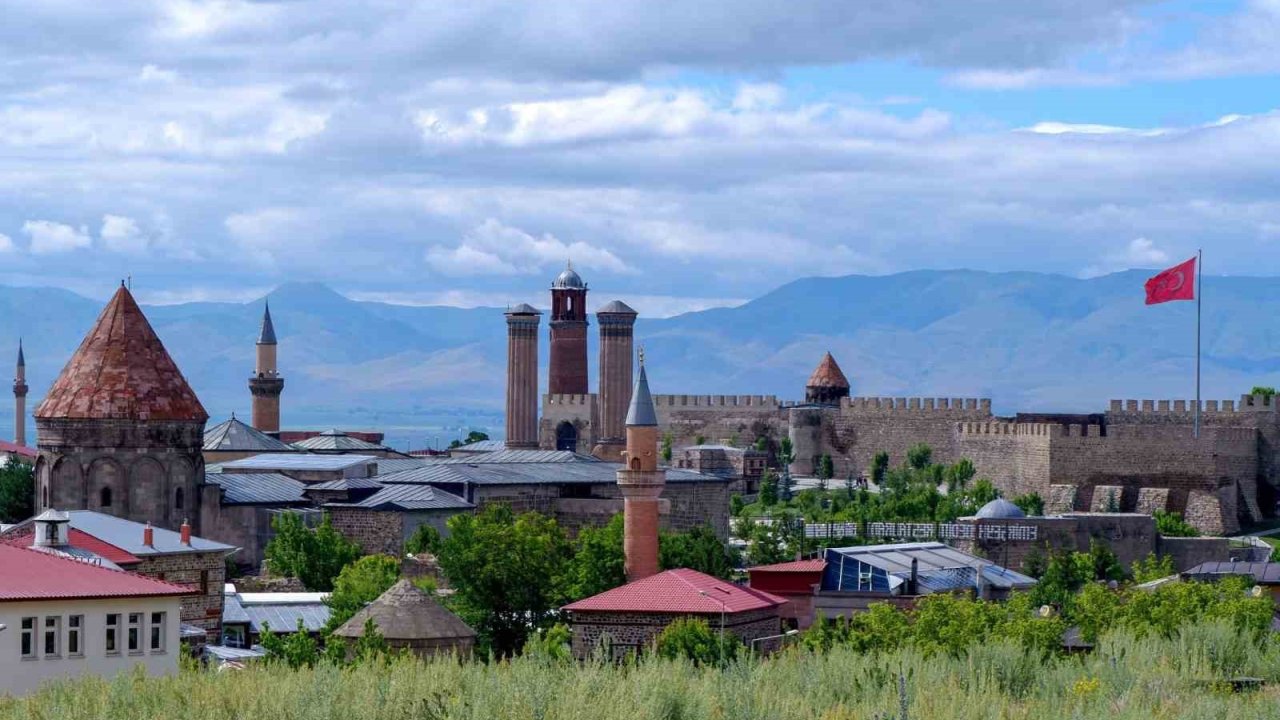 Herkes memleketine dönse Erzurum Türkiye’nin en kalabalık 8. ili