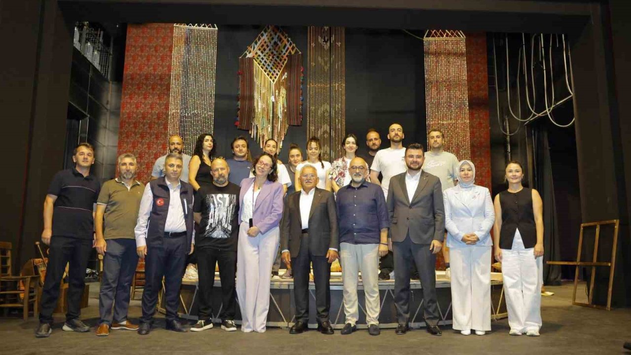 Büyükkılıç, Kayseri Devlet Tiyatrosu’nu inceledi