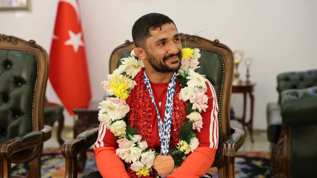 Iğdır Valisi Taşolar, bronz madalyalı milli judocu Salih Yıldız’ı ağırladı