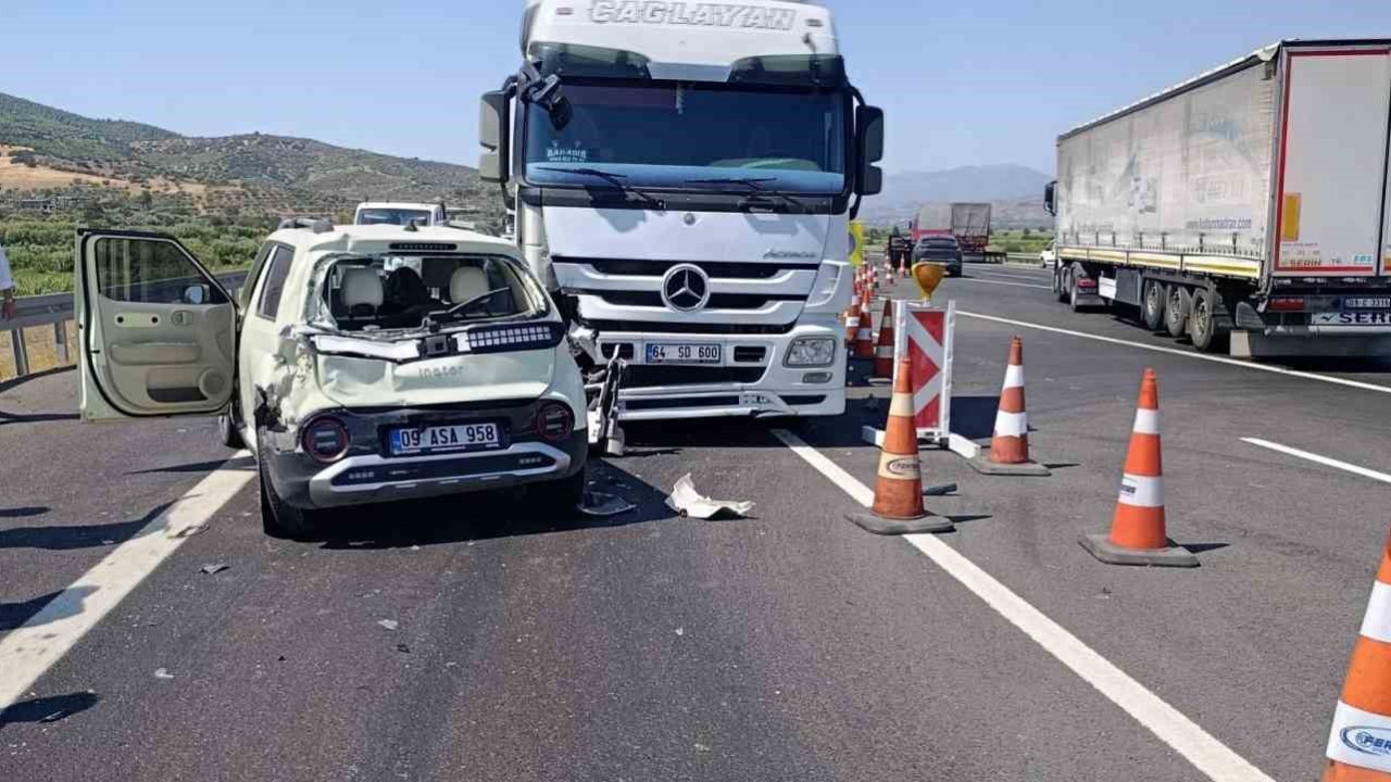 Tır, otomobile arkadan çarptı: 3 yaralı
