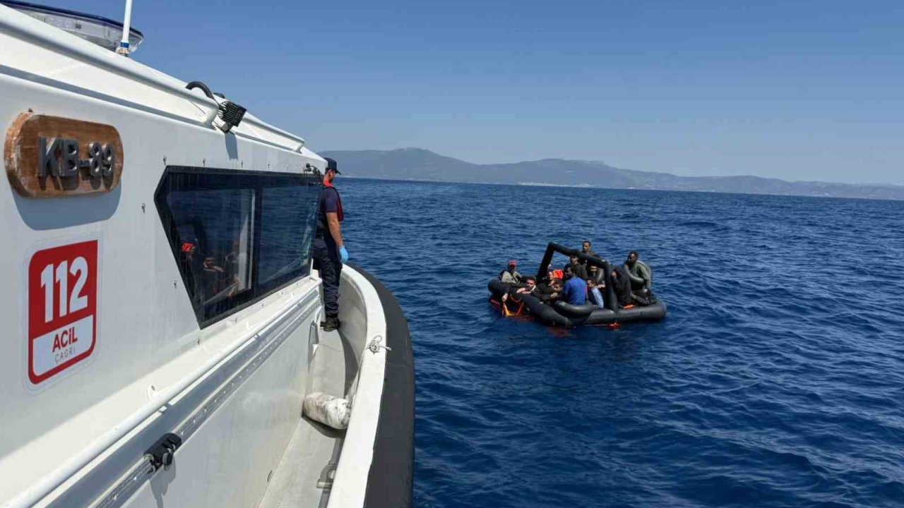 Yunanistan’ın ölüme terk ettiği 57 düzensiz göçmen kurtarıldı