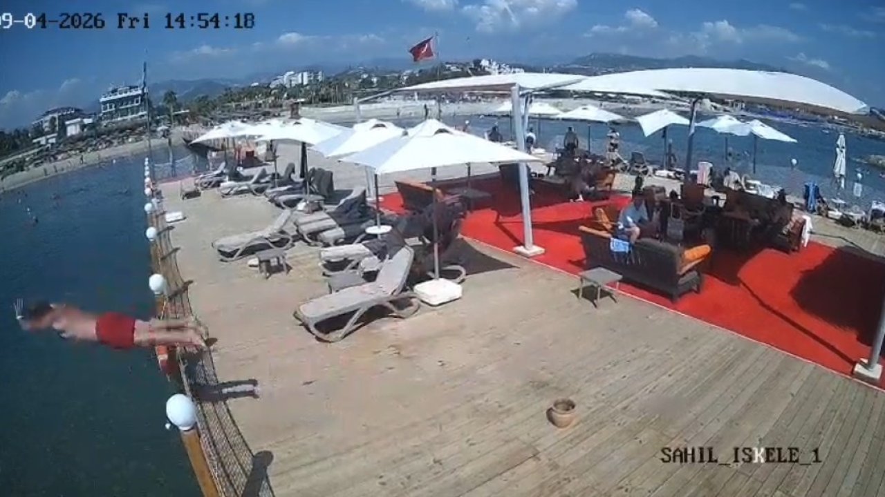 Alanya’da iskeleden sığ suya balıklama atlayan adam hayatını kaybetti