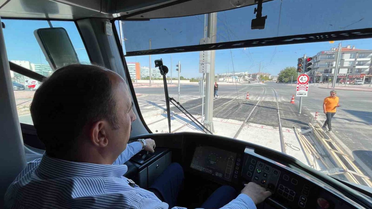 Başkan Altay, tamamlanan Adliye-Şehir Hastanesi Tramvay Hattı’nda test sürüşü yaptı