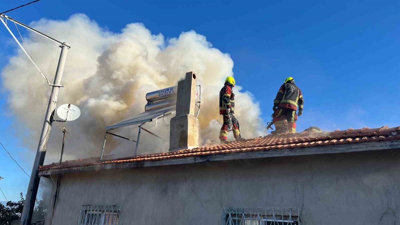 Burhaniye Hisarköy’de ev yangını paniği: İtfaiye ekipleri müdahale etti