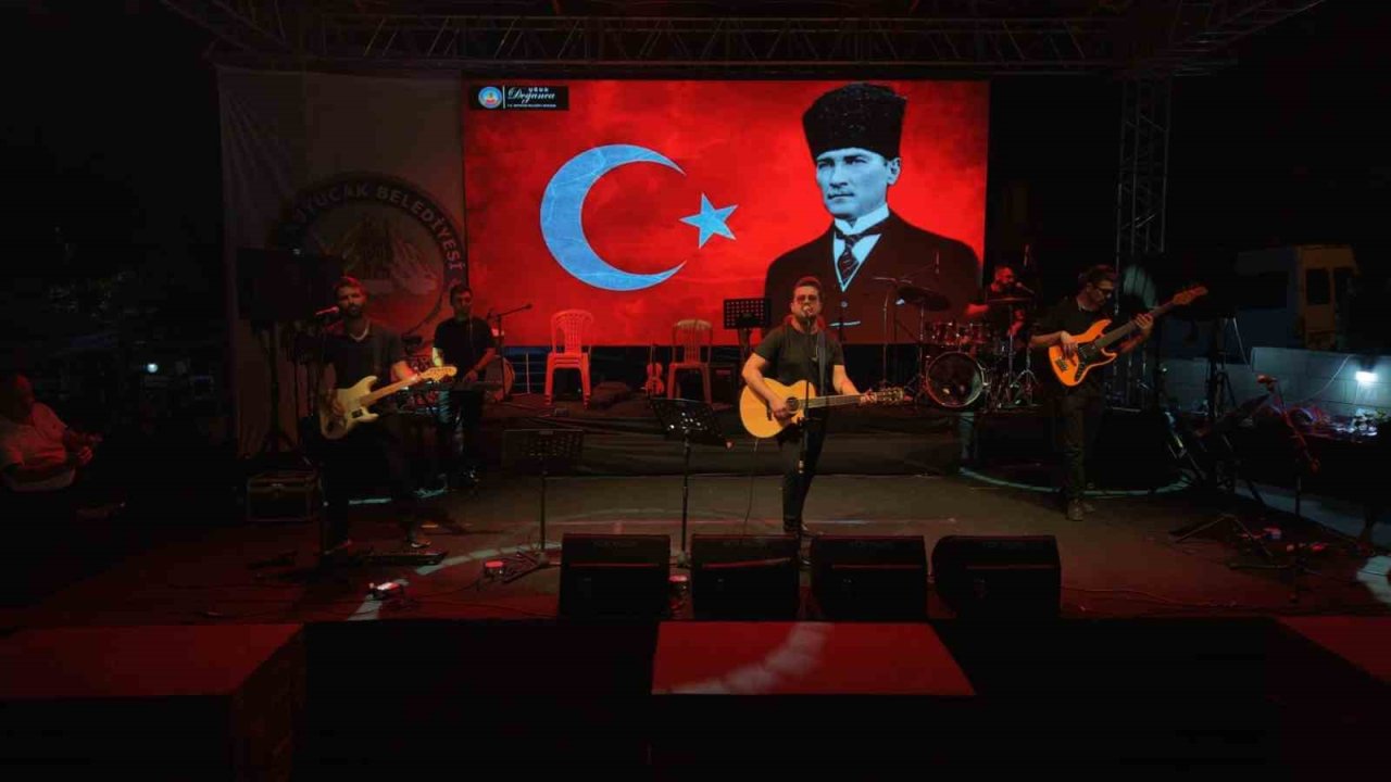 Kuyucak’ta kurtuluş coşkusu konserlerle taçlandı