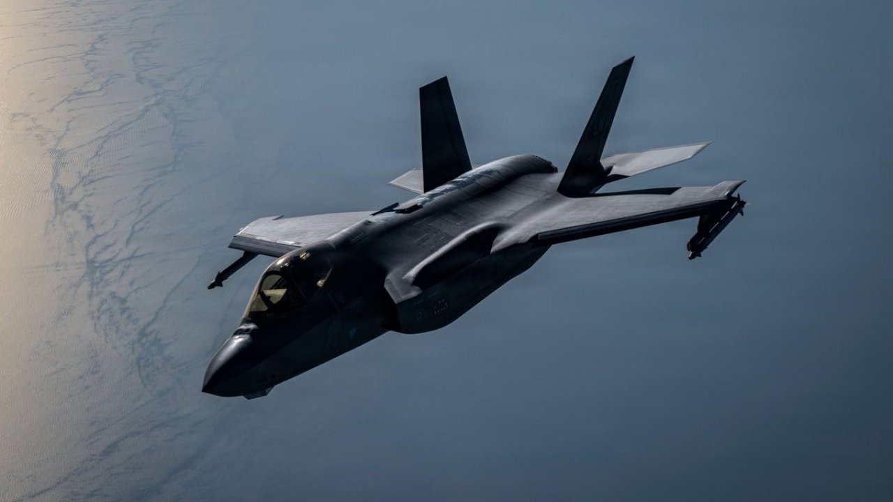 CENTCOM: "ABD güçleri, 3 gemiyi etkisiz hale getirdi ve 2 gemiye çıktı"