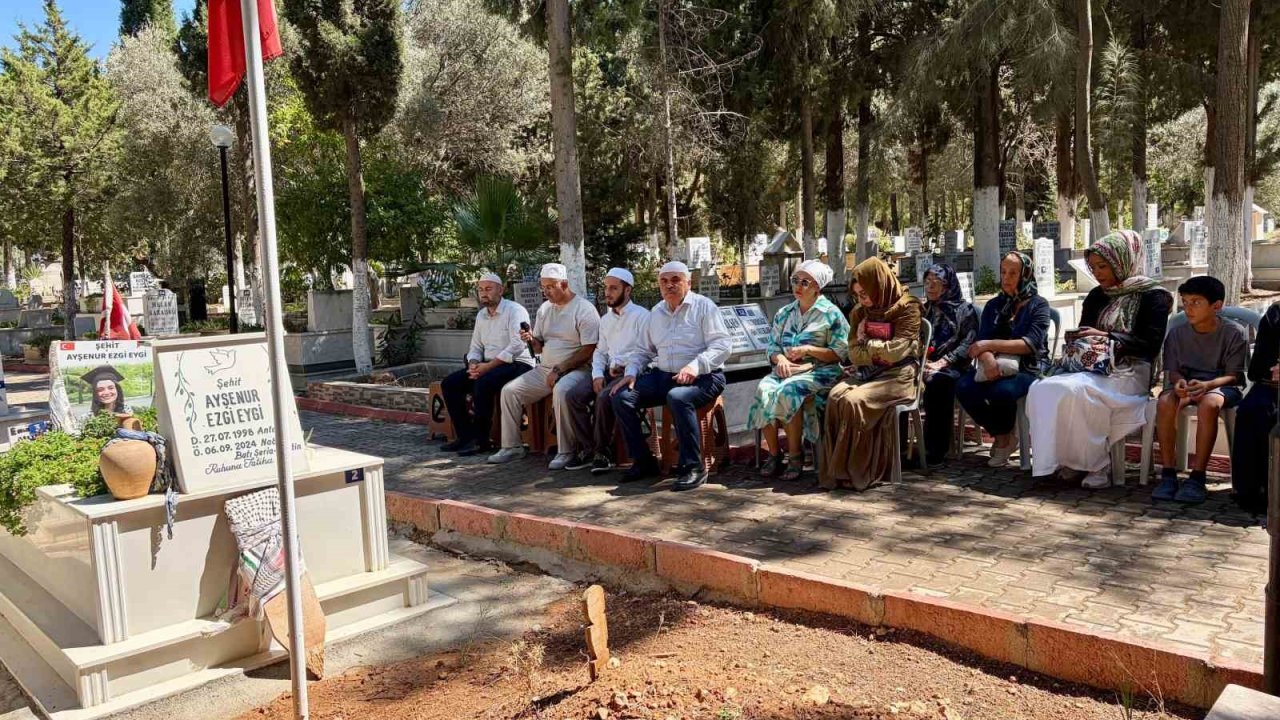 Ayşenur Ezgi Eygi vefatının ikinci yılında mezarı başında dualarla anıldı