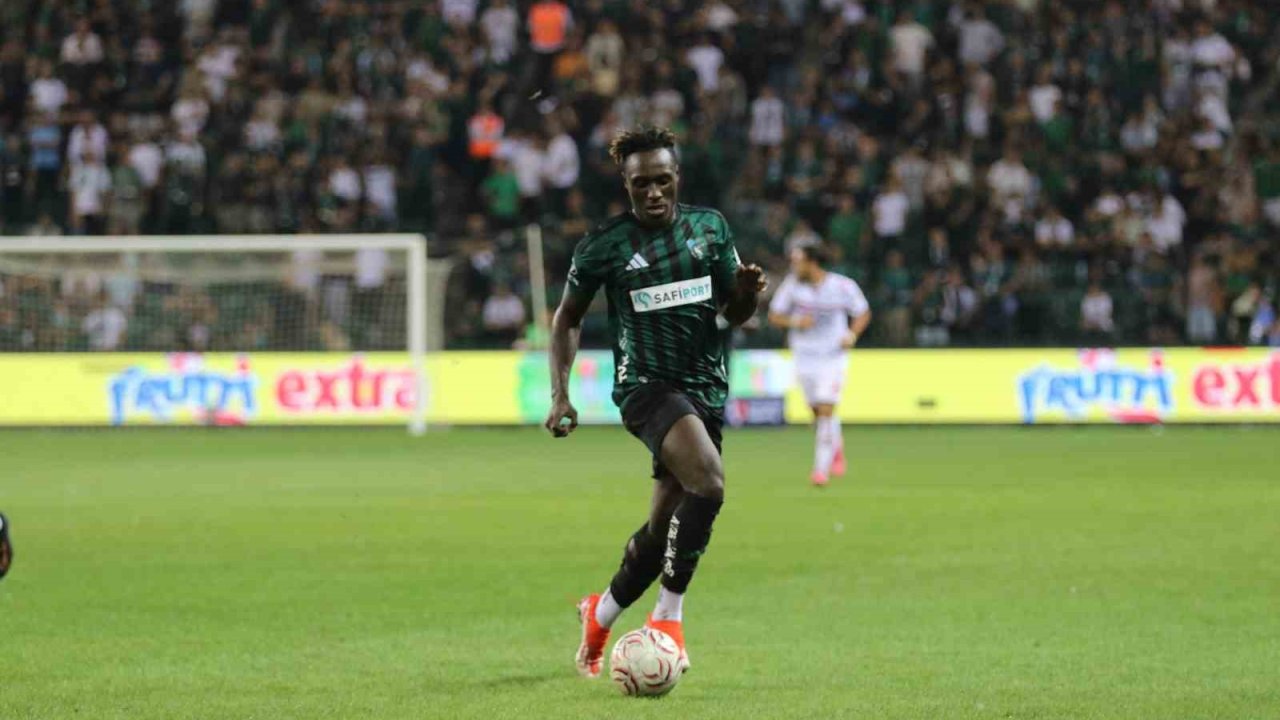 Trendyol Süper Lig: Kocaelispor: 1 - Samsunspor: 0 (İlk yarı)