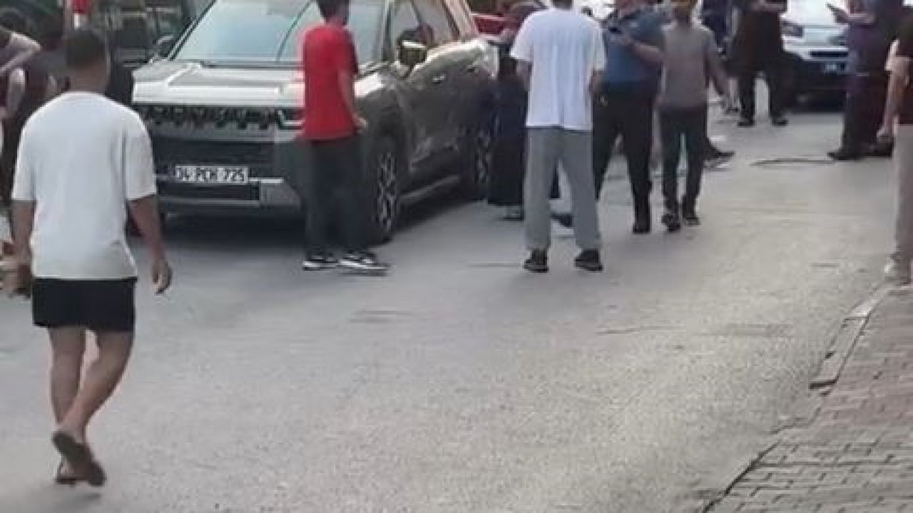 Küçükçekmece’de silahlı kavga: Yoldan geçen 1’i çocuk 2 kişi yaralandı