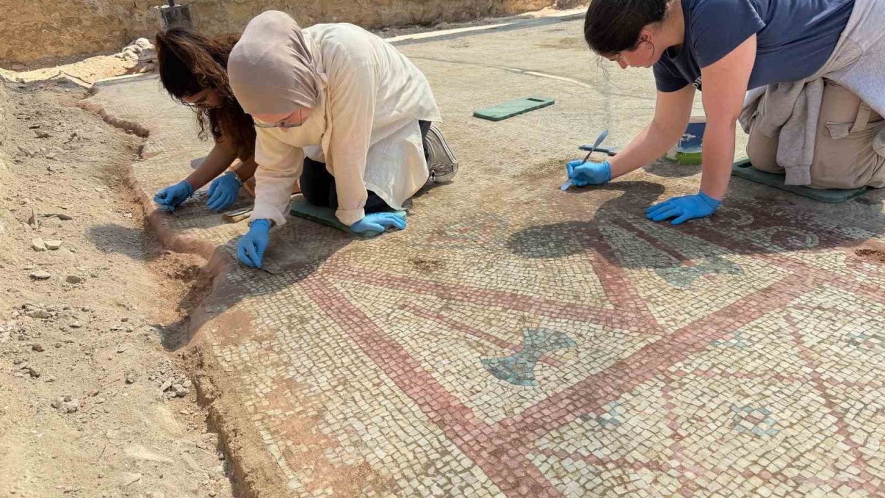 Pompeıopolıs’te binlerce yıllık miras gün ışığına kavuştu: 105 metrekarelik mozaik ortaya çıkarıldı