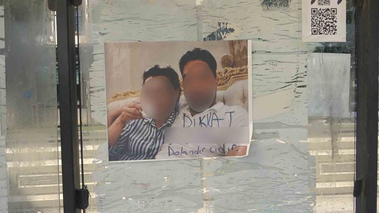 Otobüs durağına asılan "Dikkat, dolandırıcıdır" yazılı fotoğraf karesi görenleri şaşırttı