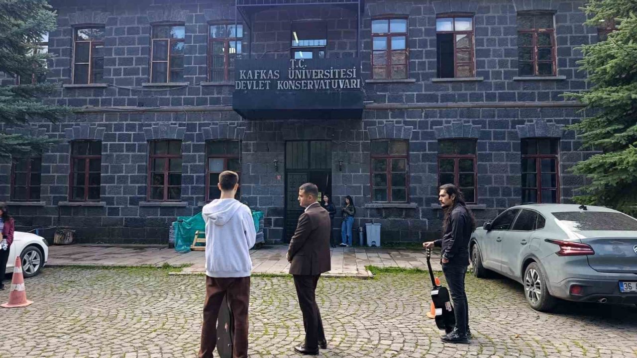Kars’ta konservatuvar hayali kuran öğrenciler için yetenek sınavı heyecanı