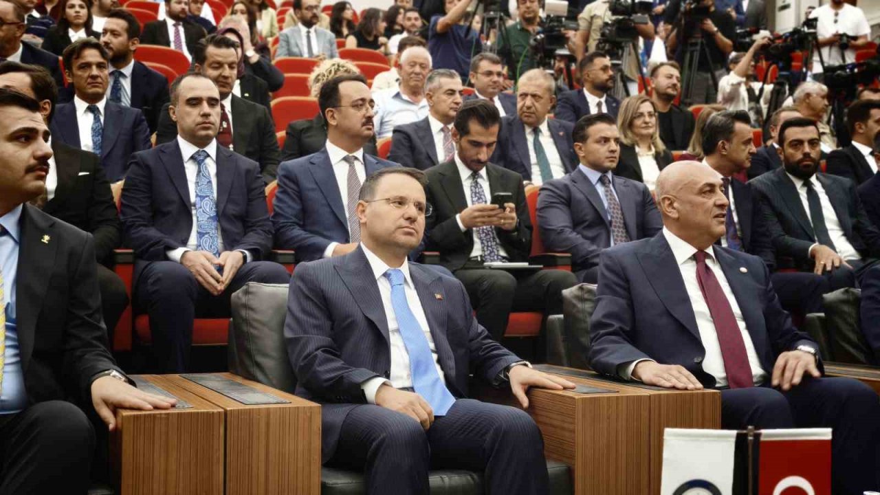 Bakan Gürlek: "27 bin 500 hakim ve savcımızla, 211 bin avukatımızla aynı büyük hukuk ailesinin mensuplarıyız"