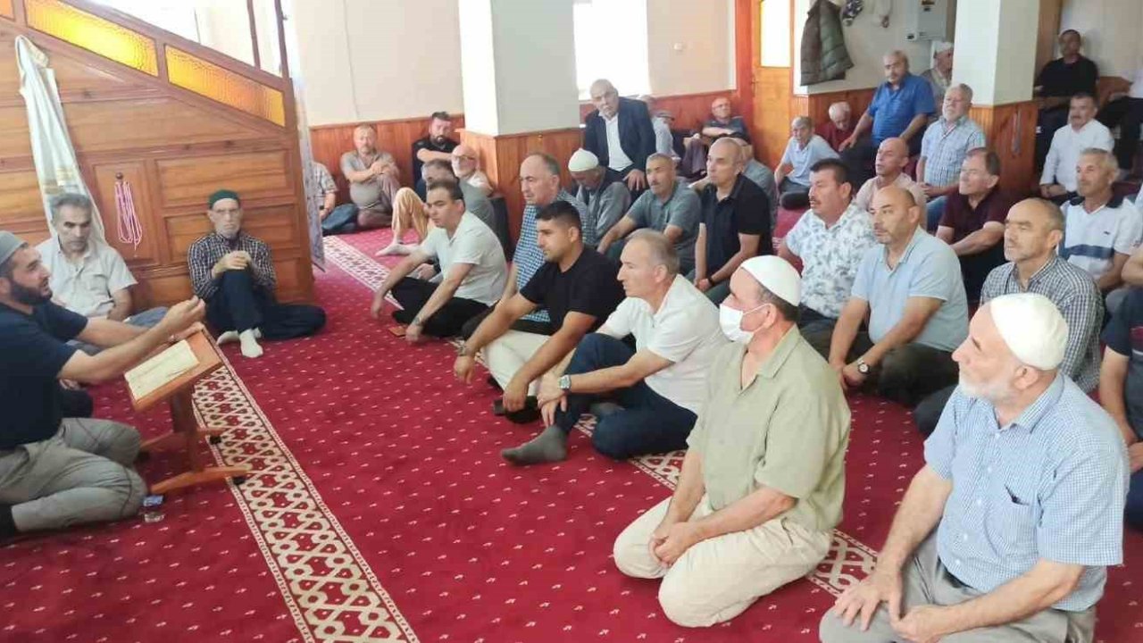 Vatandaşlar Kur’an-ı Kerim tilavetinde bir araya geldi