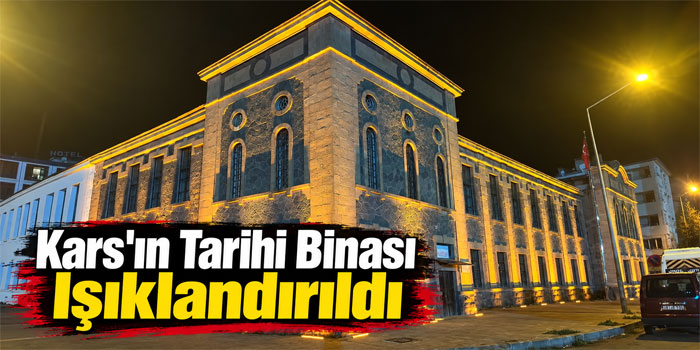 Kars'ın Tarihi Binası Işıklandırıldı