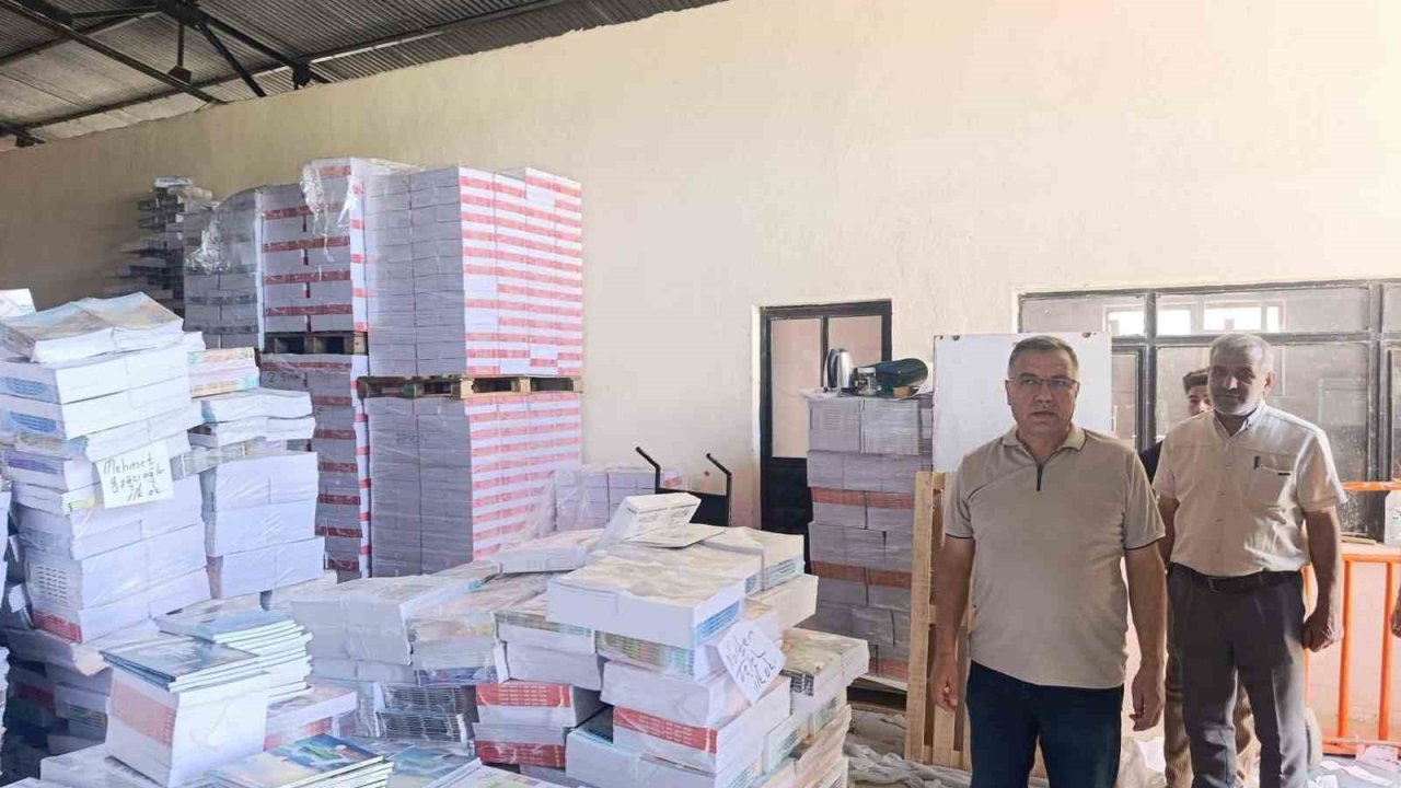 Ders kitaplarının eksiksiz ve düzenli dağıtımı için çalışmalar sürüyor