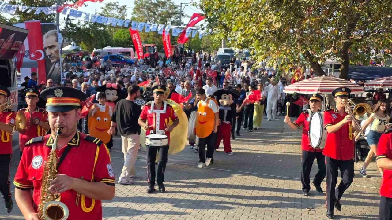 Yeşilçomlu Kavun Festivali bölge üreticisine pazar oluşturuyor