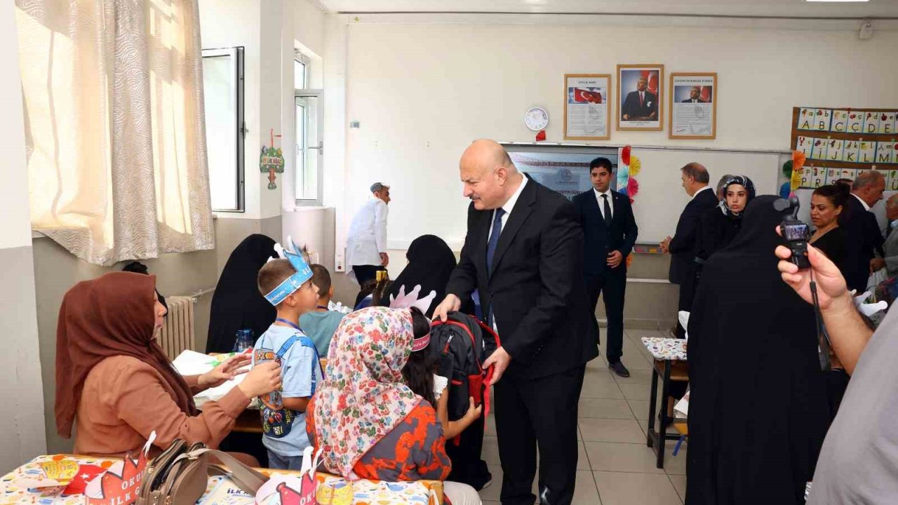 Adıyaman’da 5 bin öğrenciye kırtasiye desteği