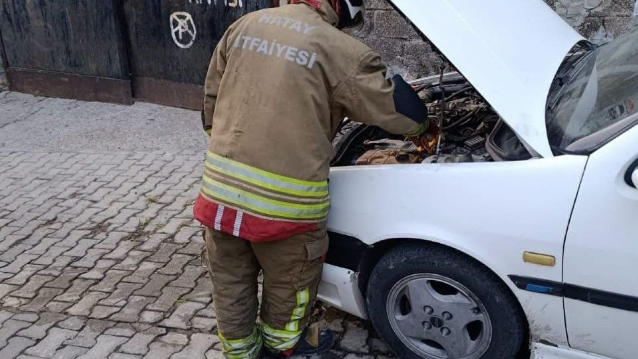 İskenderun’da otomobilde yangın çıktı