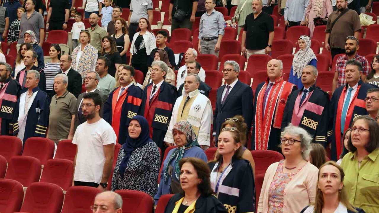 ERÜ’de lisansüstü mezuniyet sevinci yaşandı