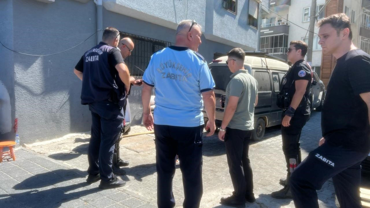Bursa’da seyyar satıcı denetiminde arbede: Zabıta memuru yaralandı