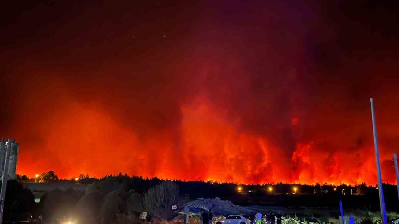 Antalya’daki yangında kara ekiplerinin cansiparane mücadelesi sürüyor