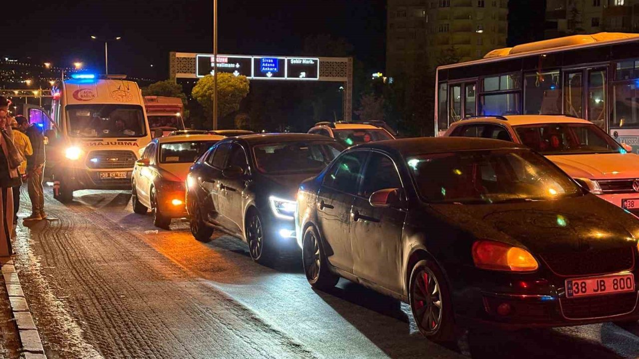 Kayseri’de 3 otomobil çarpıştı: 1 yaralı