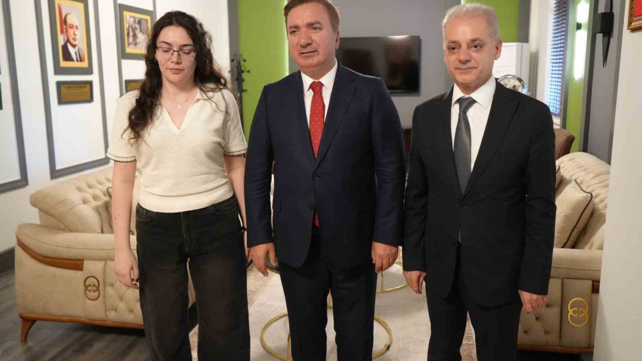 Silahlı saldırıda bacağını kaybetmişti: Şimdi başhekim oldu