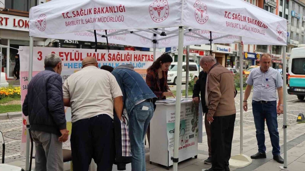 Bayburt’ta vatandaşlara ücretsiz sağlık taraması yapıldı